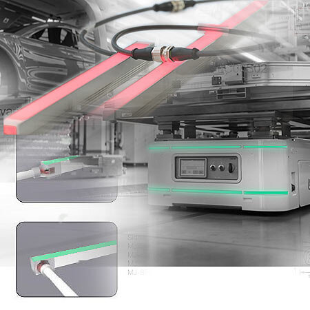 LED Signalleuchte an Maschinensteuerung im Gehäuse einer Industriemaschine