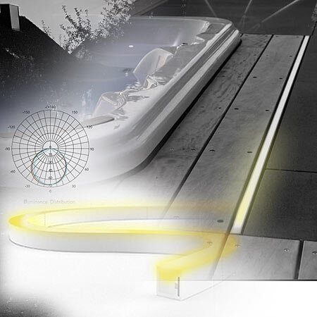 LED Lichtleiste im Boden eingebaut eines Pool für Terrasse als Einbauleuchte im Aussenbereich