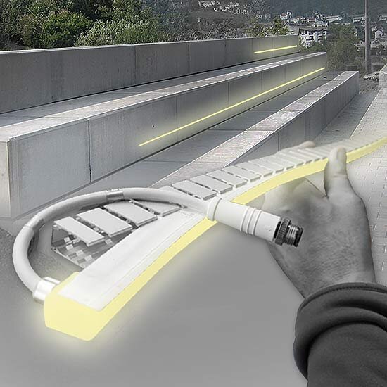 LED Lichtleiste im Boden einer Terrasse einbauen